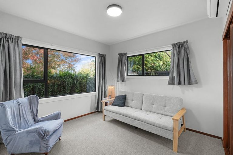 Photo of property in 42 Camberwell Place, Avonhead, Christchurch, 8042
