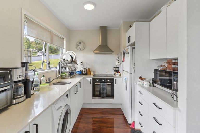 Photo of property in 1/6 Ellice Road, Totara Vale, Auckland, 0629