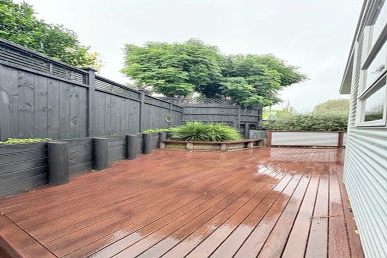 Photo of property in 86 Parr Terrace, Castor Bay, Auckland, 0620