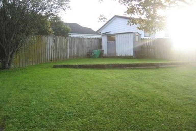 Photo of property in 3 Thalia Place, Totara Vale, Auckland, 0629