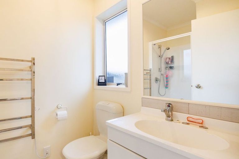 Photo of property in 1 Eton Place, Terrace End, Palmerston North, 4410