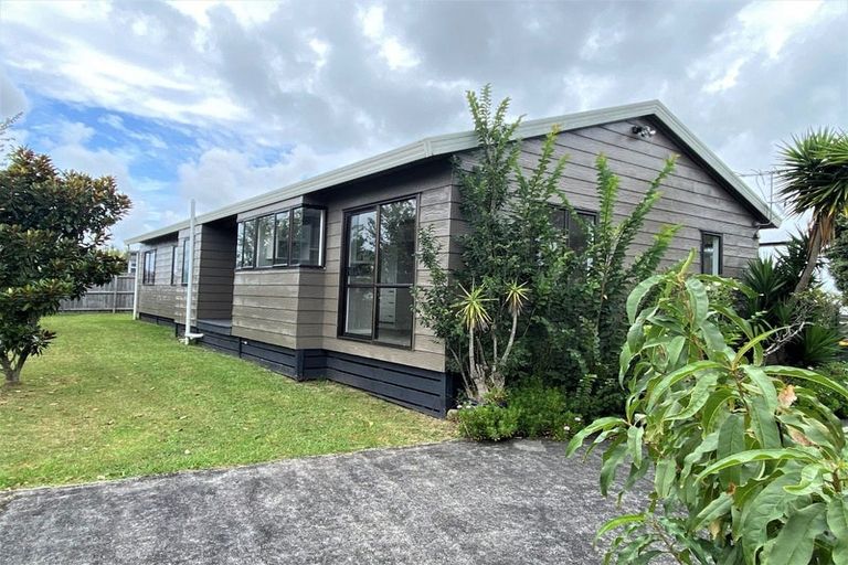 Photo of property in 20 Harbour Crest Drive, Waiuku, 2123