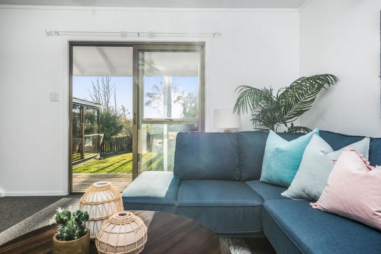 Photo of property in 13 Wallace Road, Ranui, Auckland, 0612