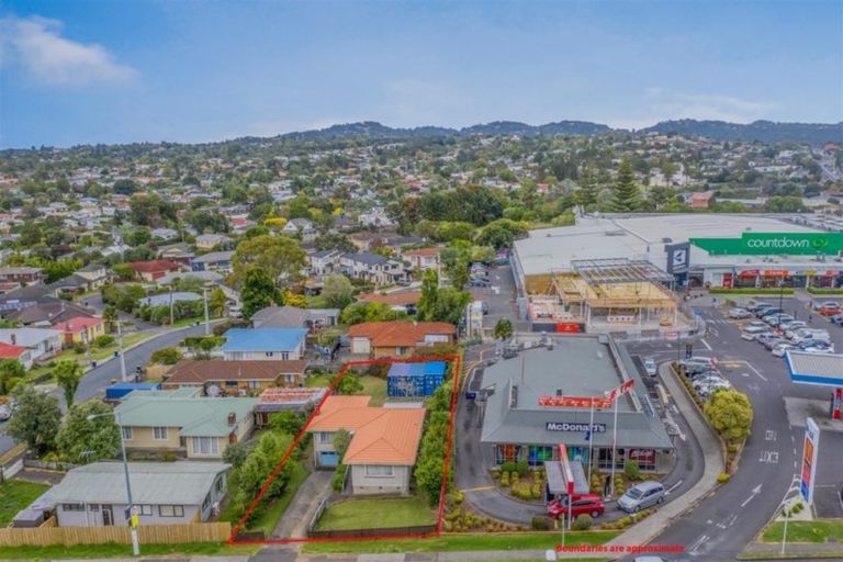 Photo of property in 3370 Great North Road, Glen Eden, Auckland, 0602