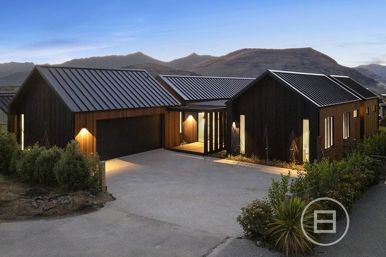 Photo of property in 8 Stockyard Lane, Jacks Point, Queenstown, 9371