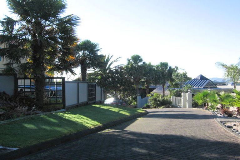 Photo of property in 26 Marguerita Place, West Harbour, Auckland, 0618