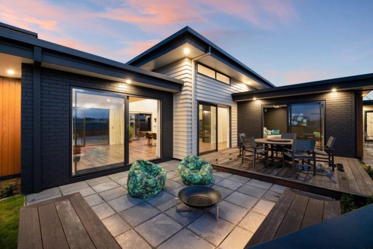 Photo of property in 2 Saint Thomas Avenue, Pyes Pa, Tauranga, 3112