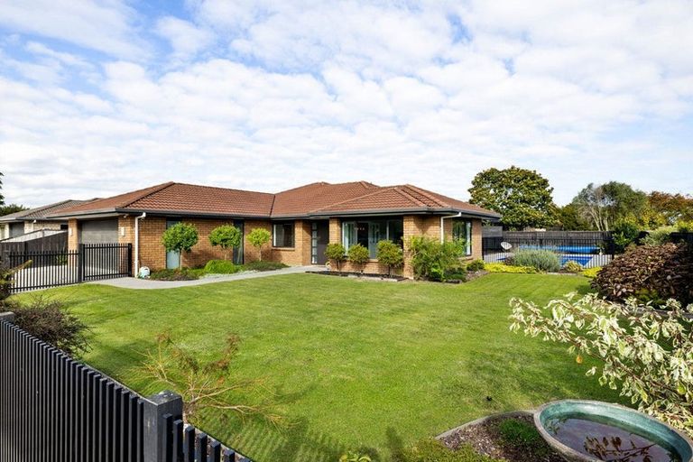 Photo of property in 28 Madison Street, Cambridge, 3434