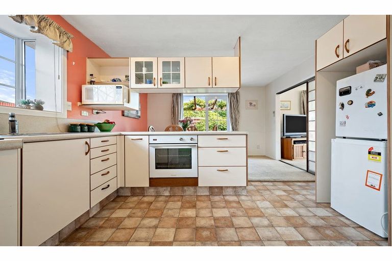 Photo of property in 2/203 Main North Road, Redwood, Christchurch, 8051