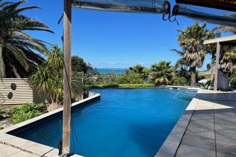 Photo of property in 52 Sunnyheights Road, Orewa, 0931