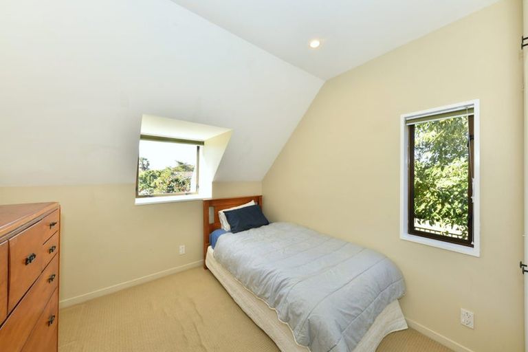 Photo of property in 28 Camberwell Place, Avonhead, Christchurch, 8042