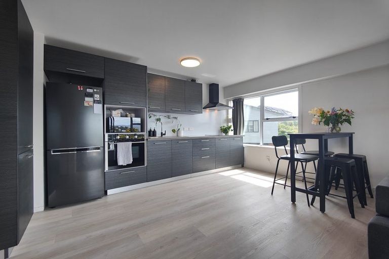 Photo of property in 4/32 Akaroa Drive, Maupuia, Wellington, 6022