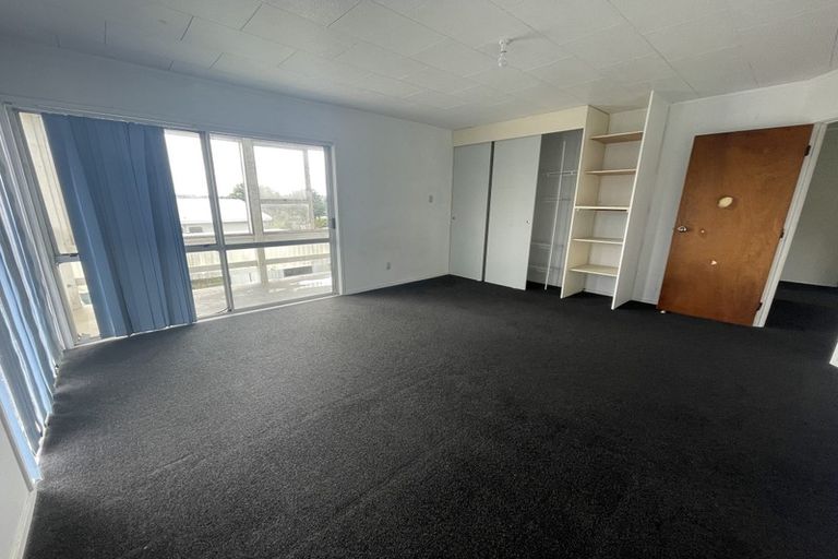 Photo of property in 1 Silverstone Place, Henderson, Auckland, 0612