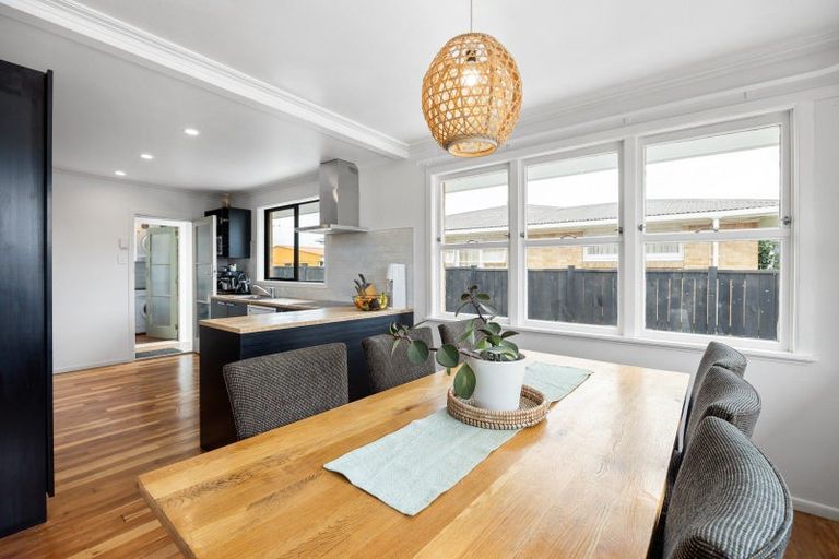 Photo of property in 11 Sandwich Road, St Andrews, Hamilton, 3200