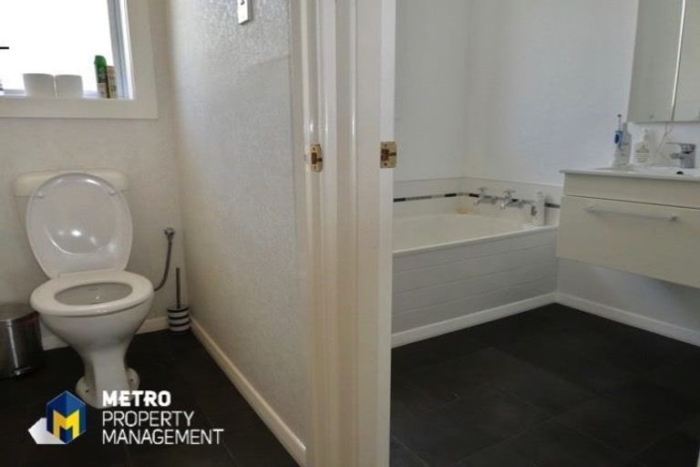 Photo of property in 28 Gorman Street, Macandrew Bay, Dunedin, 9014