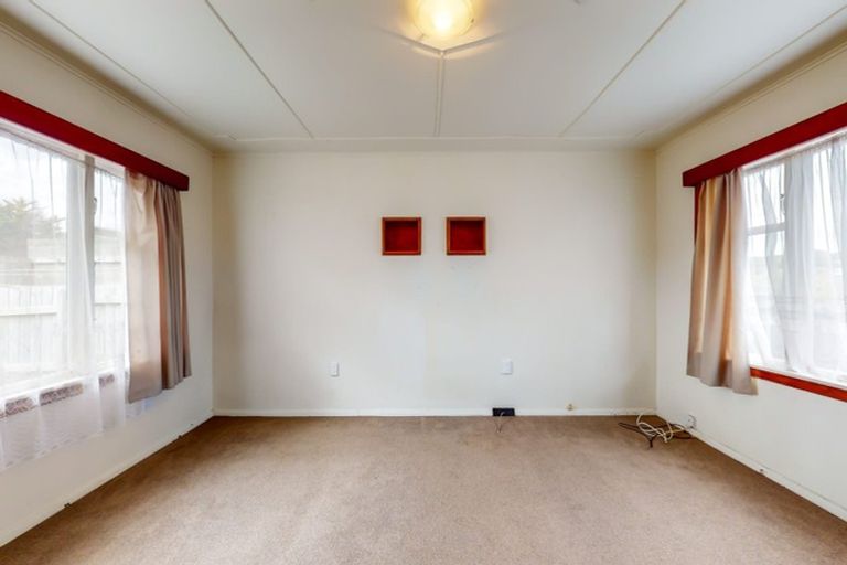 Photo of property in 26 Robert Street, Newlands, Wellington, 6037