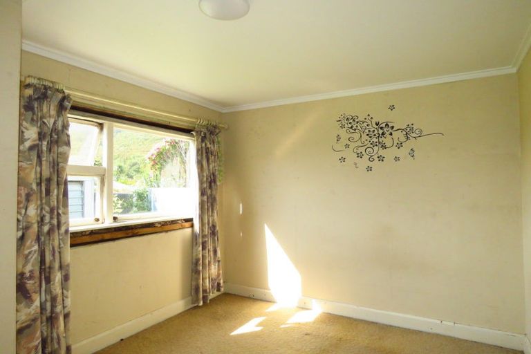 Photo of property in 17 Ives Street, Hector, 7822