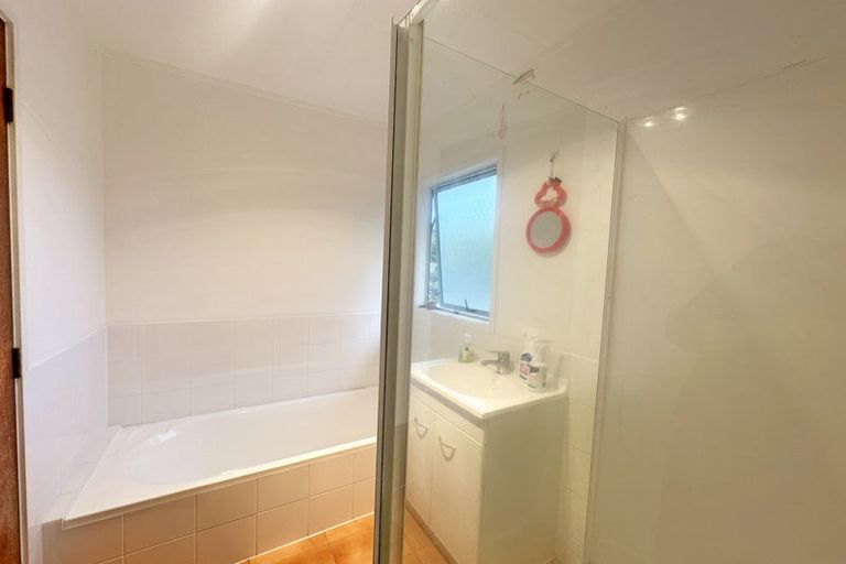 Photo of property in 30 Sungrove Rise, Sunnyvale, Auckland, 0612
