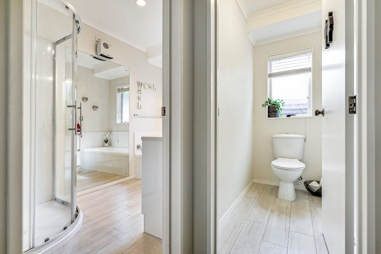 Photo of property in 4 Abergeldie Way, Cambridge, 3434