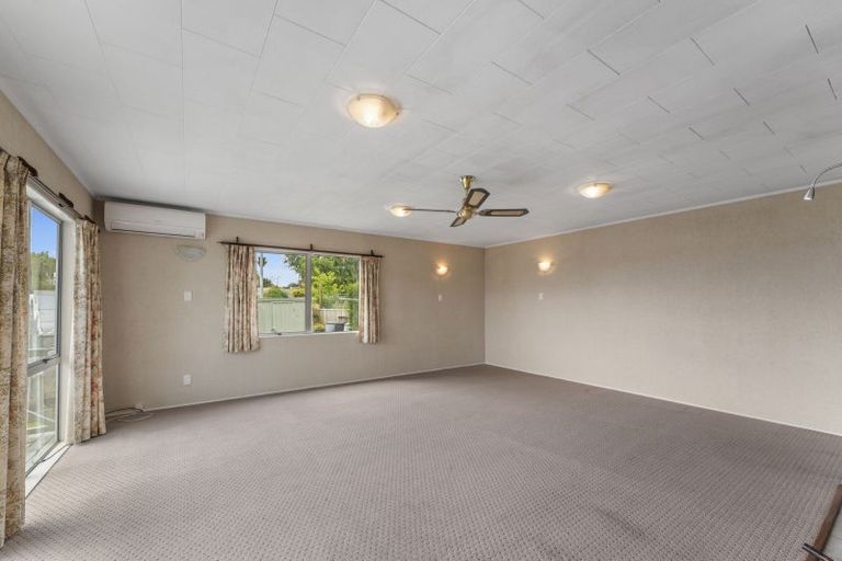 Photo of property in 19 Shera Street, Acacia Bay, Taupo, 3330