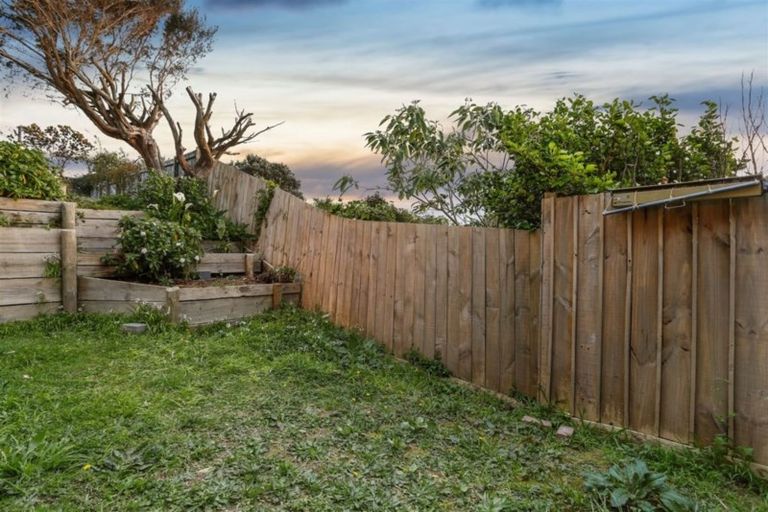 Photo of property in 3/164 Rangatira Road, Beach Haven, Auckland, 0626