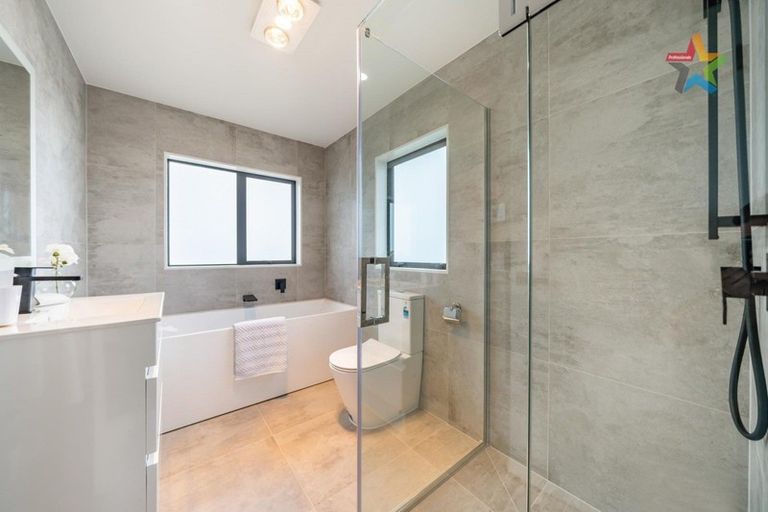 Photo of property in 8 Poto Road, Normandale, Lower Hutt, 5010