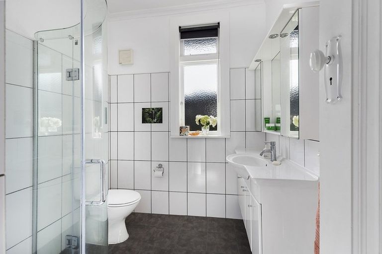 Photo of property in 3 Thames Street, Island Bay, Wellington, 6023