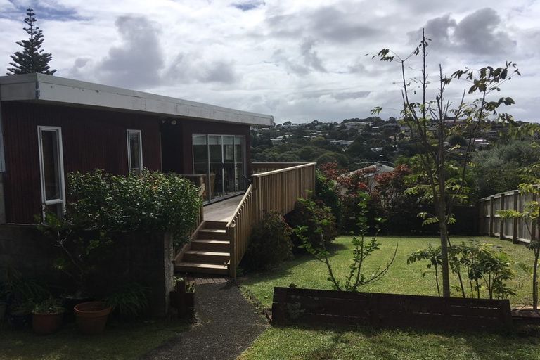 Photo of property in 2/16 Shanaway Rise, Hillcrest, Auckland, 0627