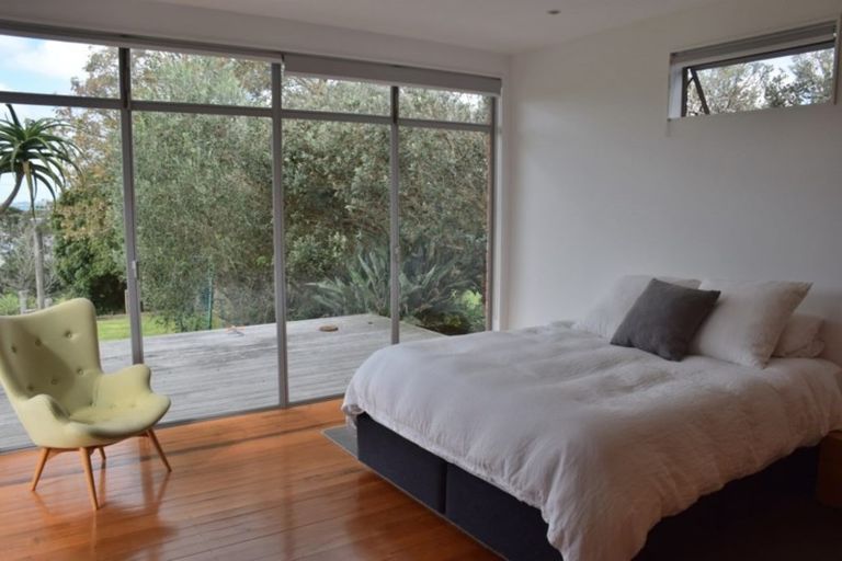 Photo of property in 42 Covil Avenue, Te Atatu South, Auckland, 0610