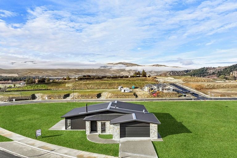 Photo of property in 33 Atkins Road, Luggate, Wanaka, 9382