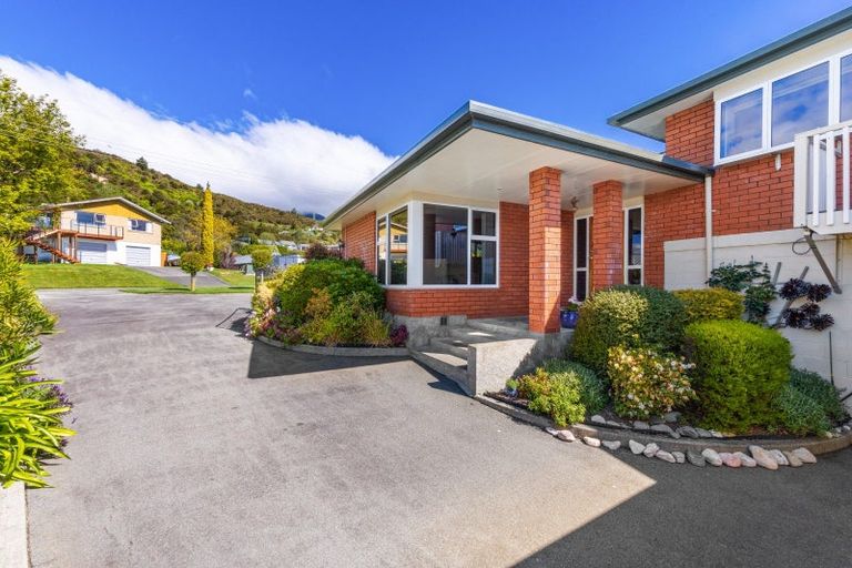 Photo of property in 5 Moana View Road, Waikawa, Picton, 7220