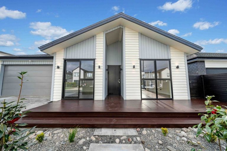 Photo of property in 29 Cara Avenue, Kumeu, 0810