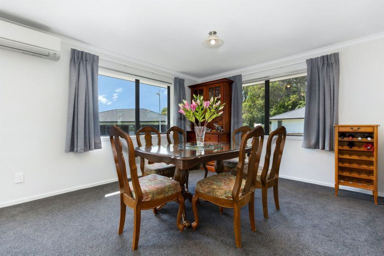 Photo of property in 8 Hull Place, Whitby, Porirua, 5024