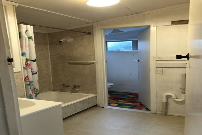 Photo of property in 124 Arran Road, Browns Bay, Auckland, 0630