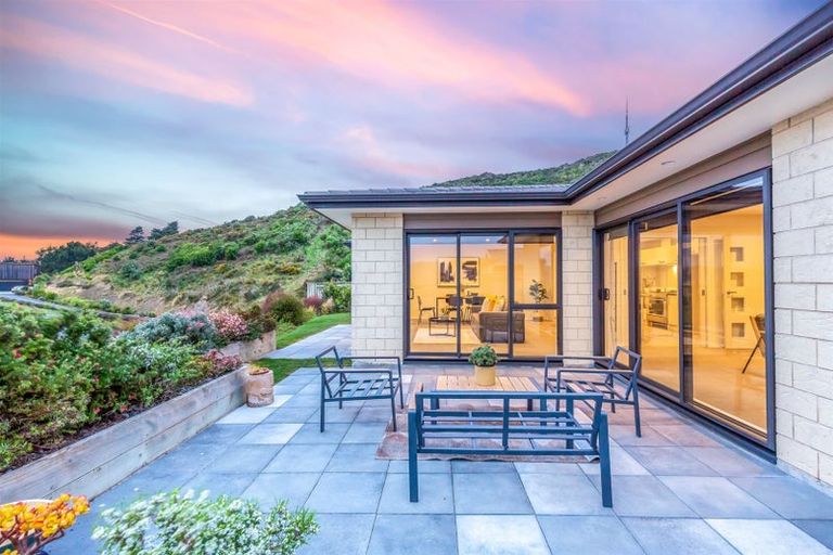 Photo of property in 9 Glenorchy Way, Aotea, Porirua, 5024