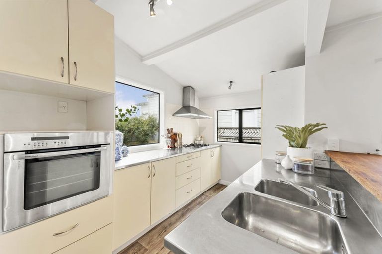 Photo of property in 7 Derby Street, Mount Victoria, Wellington, 6011