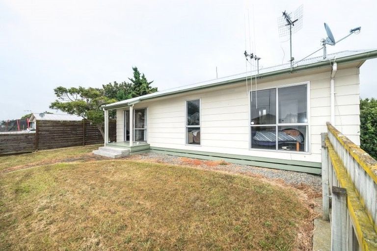 Photo of property in 2 Suzanne Grove, Kelvin Grove, Palmerston North, 4414