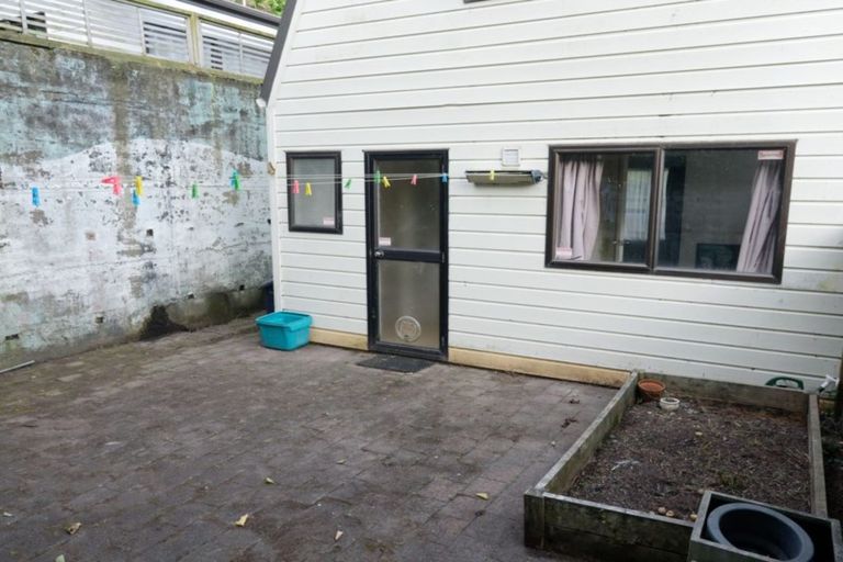 Photo of property in 2/24 Akatea Street, Berhampore, Wellington, 6023