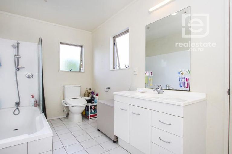 Photo of property in 6 Gina Avenue, Ranui, Auckland, 0612