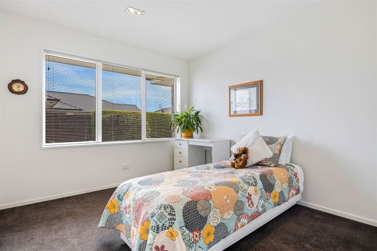 Photo of property in 17 Walnut Way, Rangiora, 7400