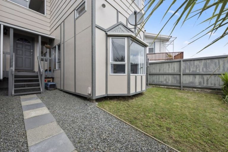 Photo of property in 17a Castle Crescent, Stokes Valley, Lower Hutt, 5019