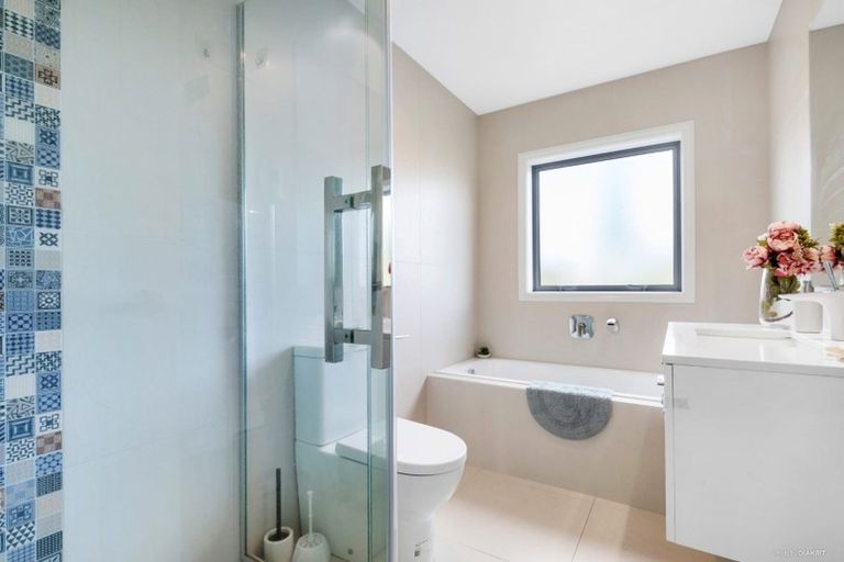 Photo of property in 436 East Coast Road, Windsor Park, Auckland, 0630