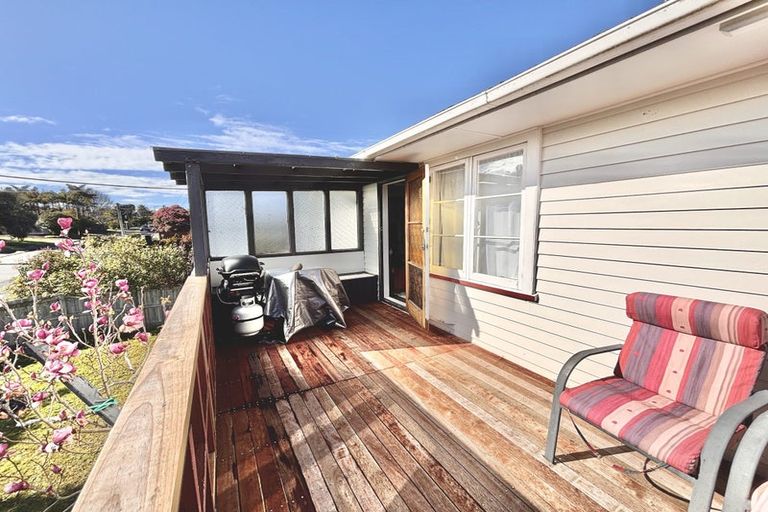 Photo of property in 40 Strid Road, Te Atatu South, Auckland, 0610