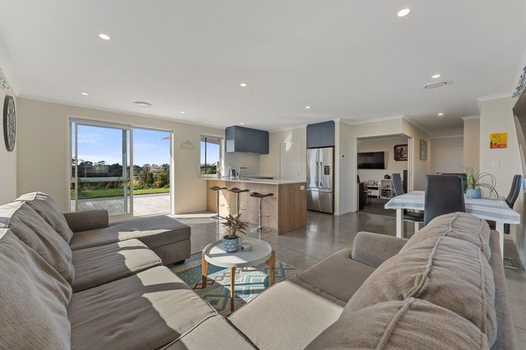 Photo of property in 2 Piharau Crescent, Hurdon, New Plymouth, 4310