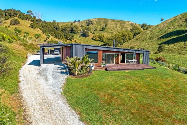 Photo of property in 1266 Wharerata Road, Muriwai, Manutuke, 4072