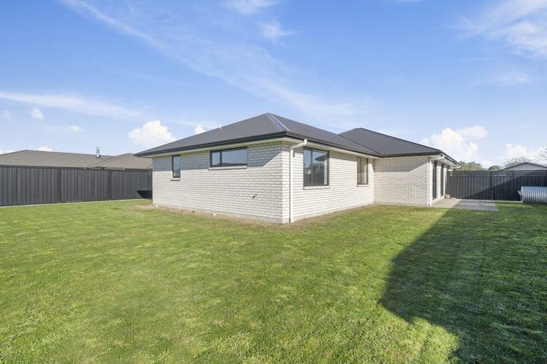 Photo of property in 16 Austin Reid Avenue, Carterton, 5713