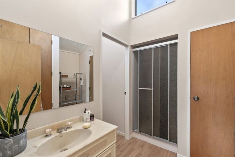 Photo of property in 9 Telephone Road, Birkenhead, Auckland, 0626