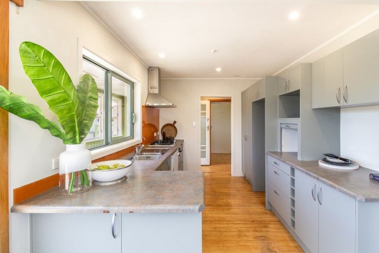 Photo of property in 15 Wyatt Avenue, Onekawa, Napier, 4110