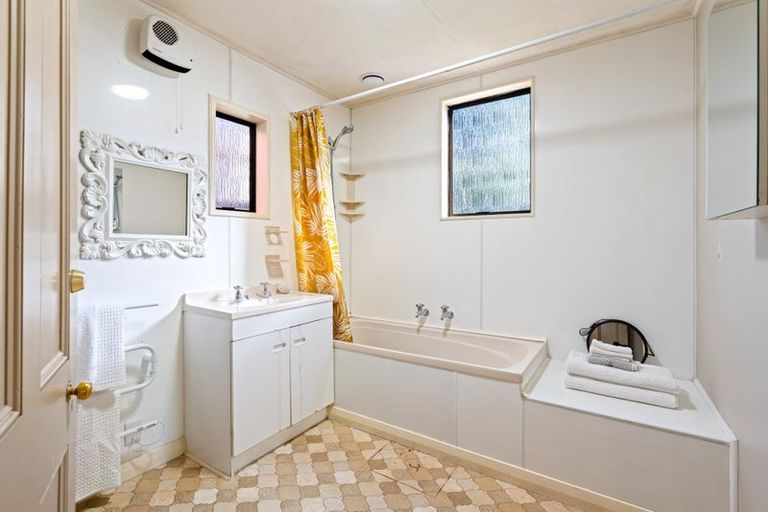 Photo of property in 68 Grosvenor Street, Kensington, Dunedin, 9011