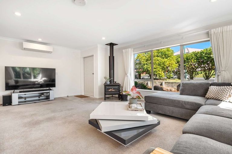 Photo of property in 15 Cabeleigh Drive, Helensville, 0800